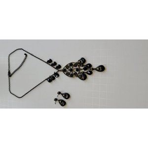 Avon vintage Necklace and earrings set